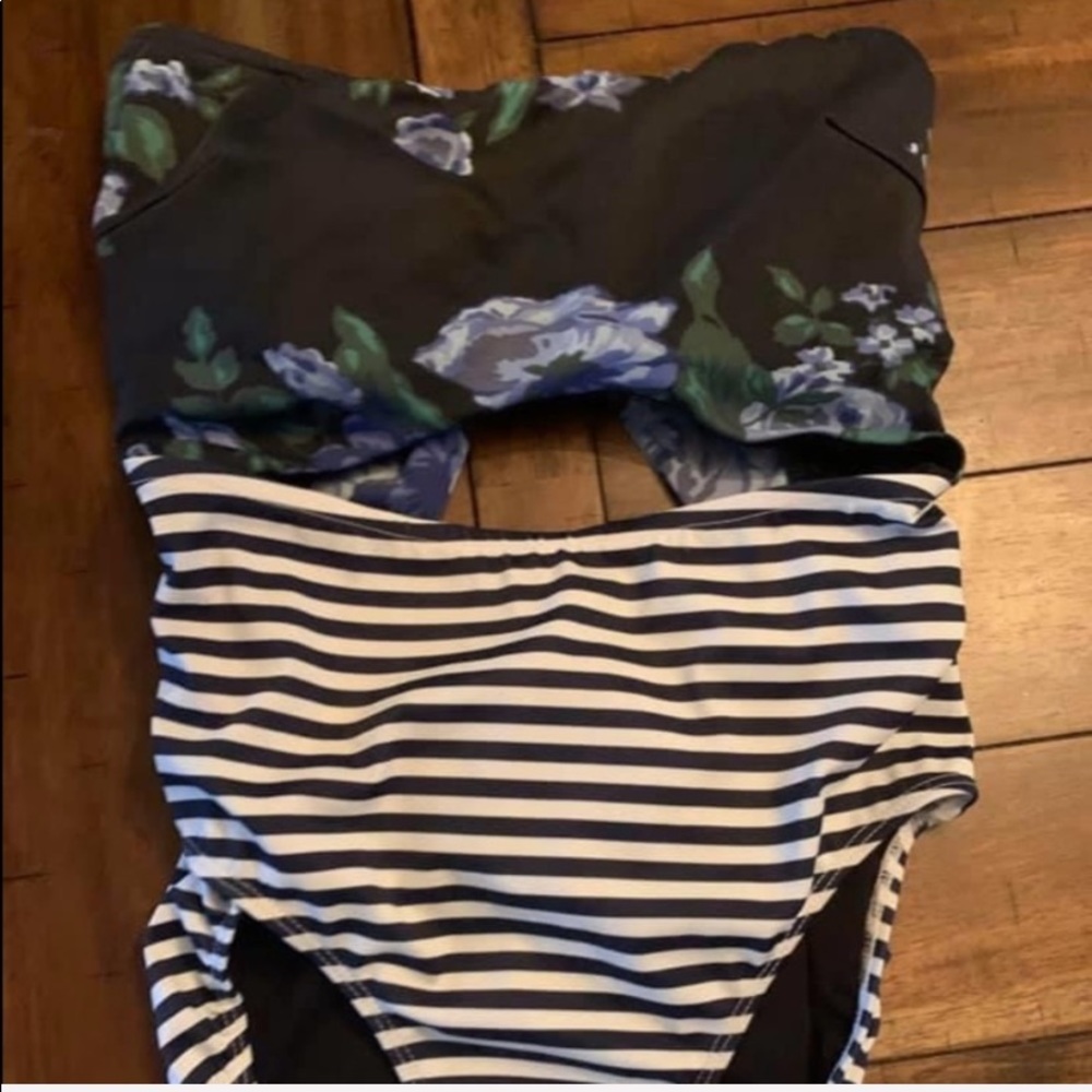 ALBION swim: large antigua navy blue top antigua